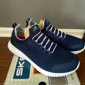 Skechers wide fit memory foam. Brand New!